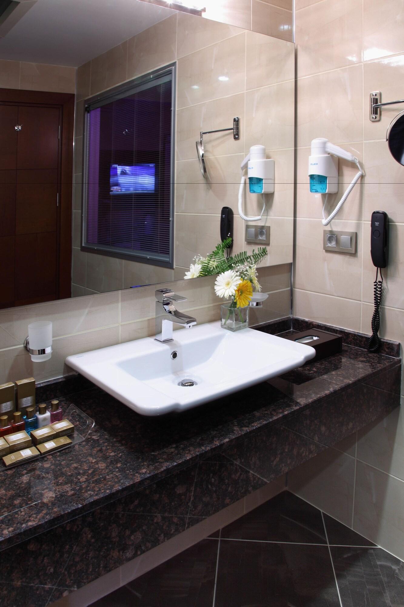 Hotel Senbayrak City Адана Екстериор снимка
