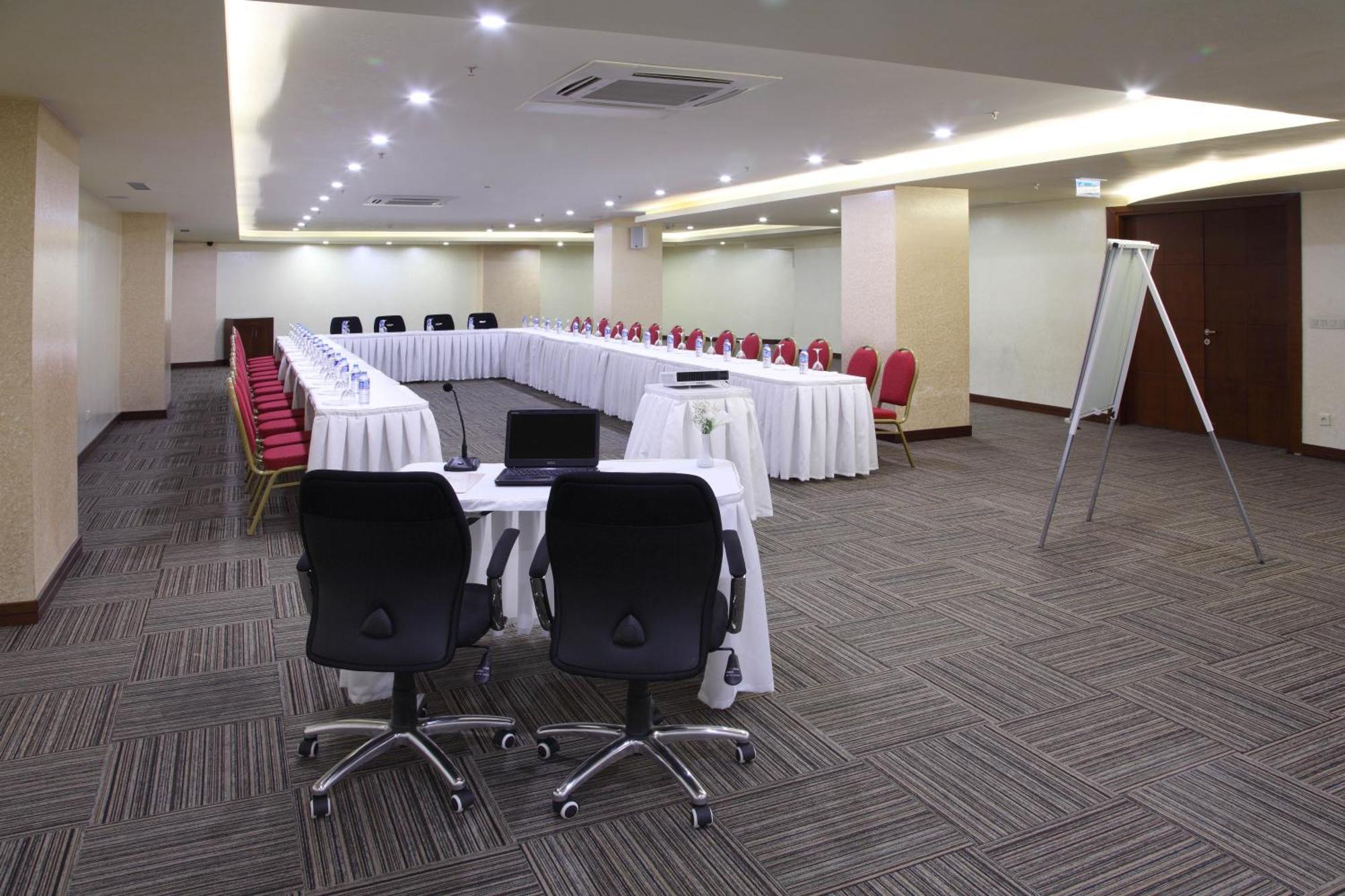 Hotel Senbayrak City Адана Екстериор снимка