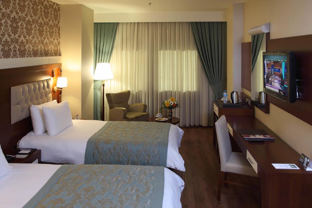 Hotel Senbayrak City Адана Екстериор снимка