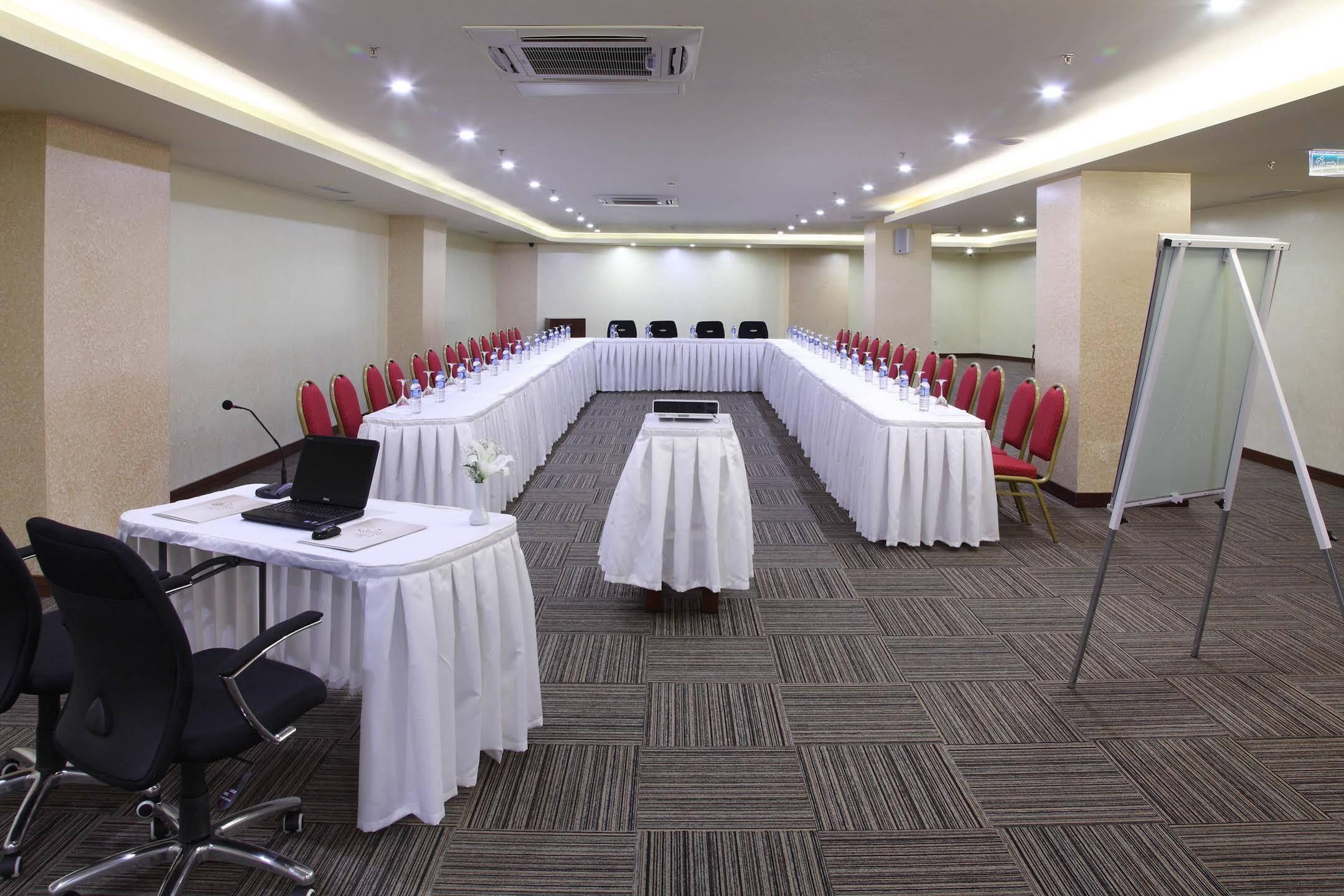 Hotel Senbayrak City Адана Екстериор снимка