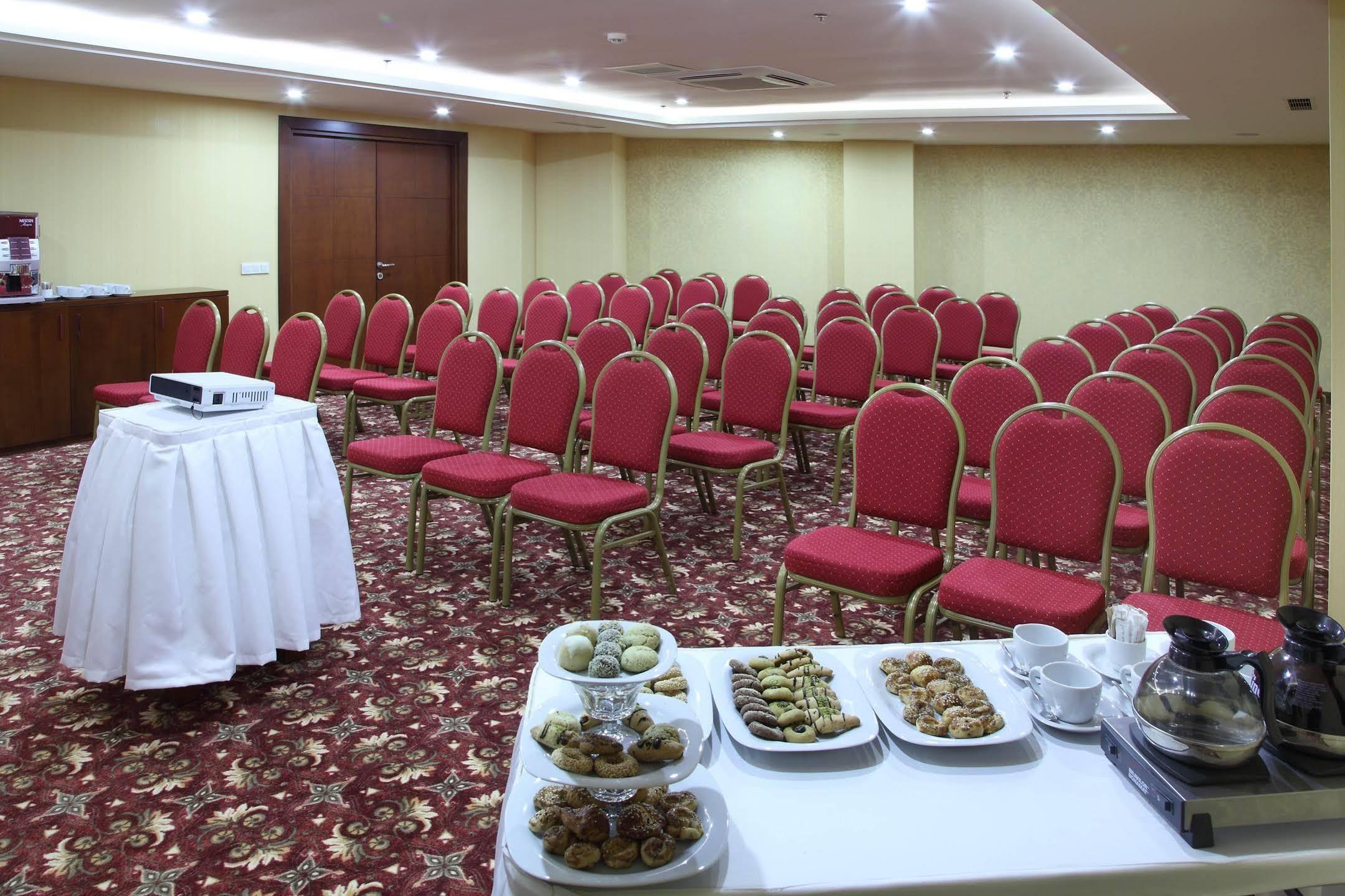 Hotel Senbayrak City Адана Екстериор снимка